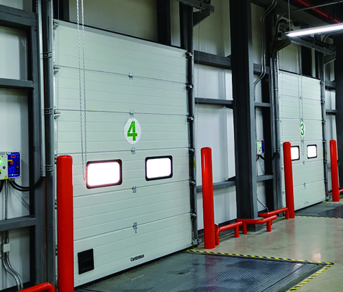 Wat is het verschil tussen een industriële liftdeur en een roldeur?